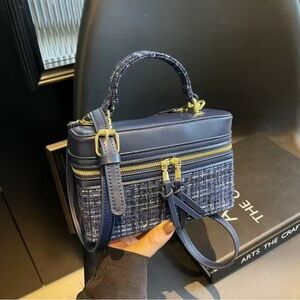 Elegant Navy Tweed Women's Bag